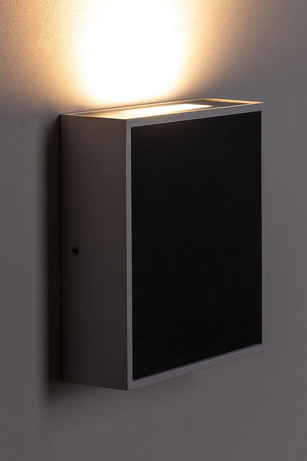 MAYSON OUTDOOR WALL LIGHT